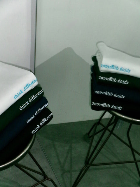 AWS t-shirt AWS HEAVY WEIGHT POCKET T-SHIRT - THINK DIFFERENT